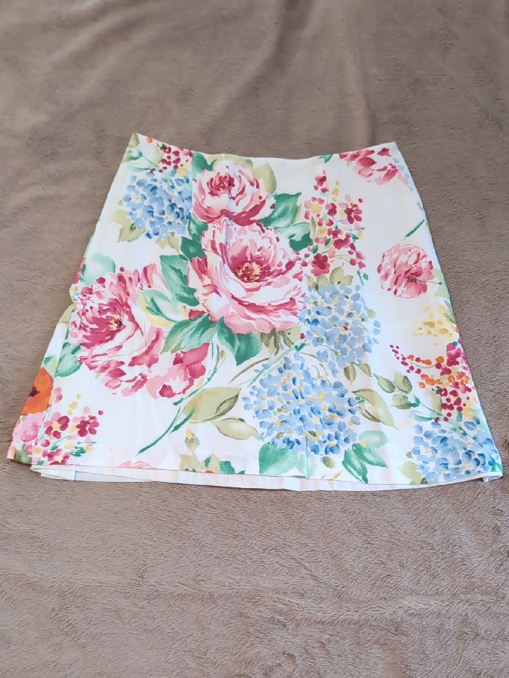 Vintage Express Floral A-Line Skirt in White with Pink, Orange, Blue Blooms